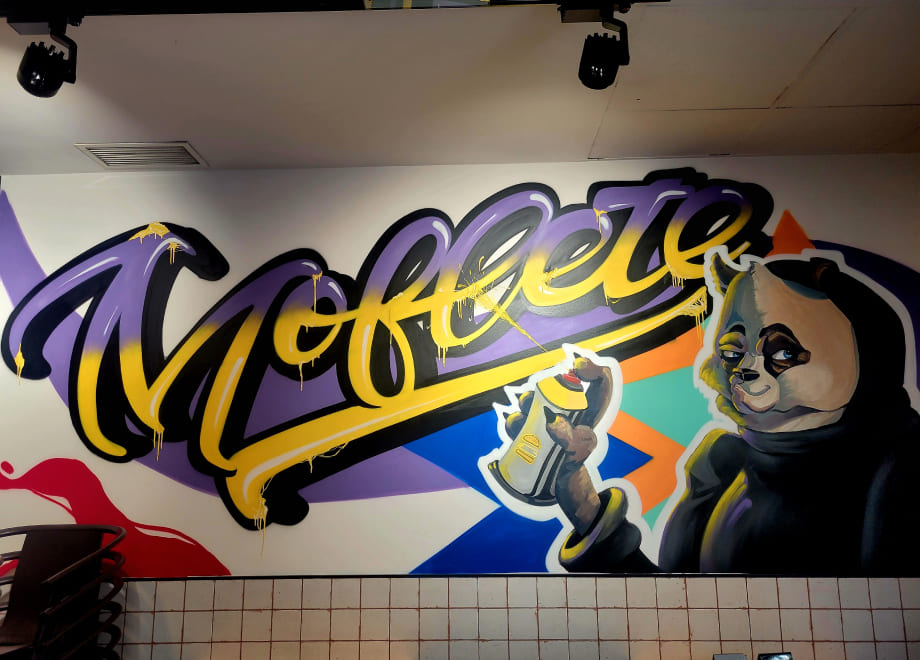 Graffiti del oso panda creado por @mawearte y @paucda_ para la hamburguesería Moflete by Joe Burger en Valencia y Cuenca